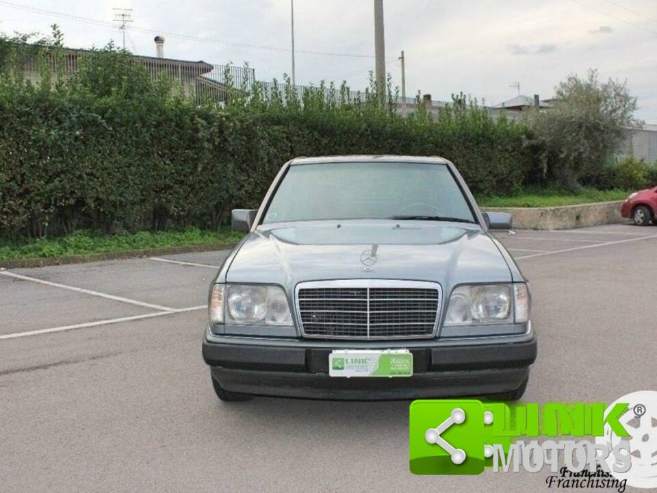 Image 10/10 of Mercedes-Benz E 200 (1994)