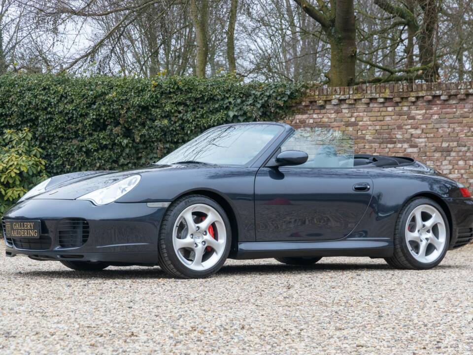 Image 21/50 of Porsche 911 Carrera 4S (2003)