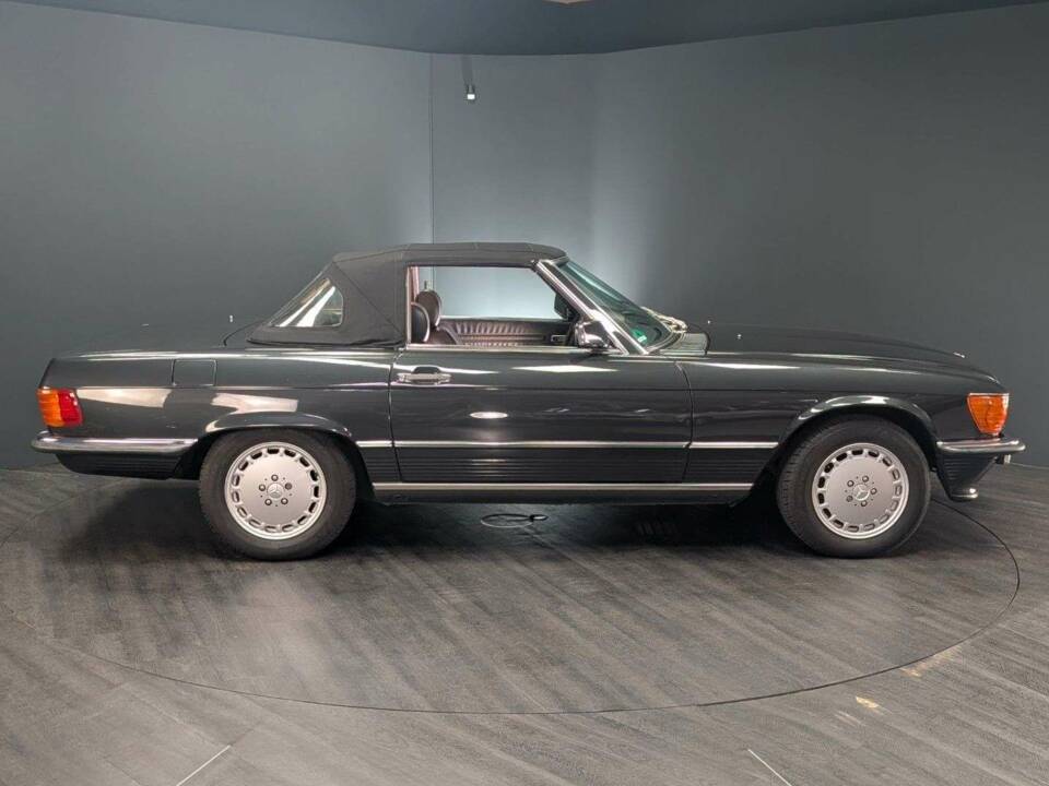 Image 11/50 of Mercedes-Benz 300 SL (1989)