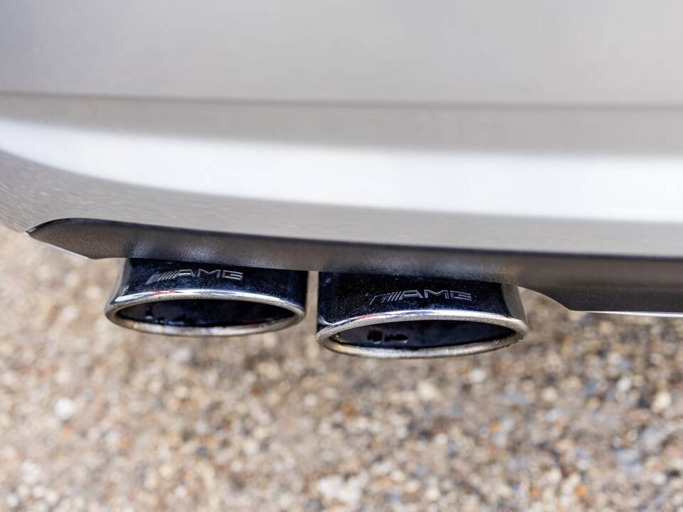 Image 26/50 of Mercedes-Benz CLK 55 AMG (2003)