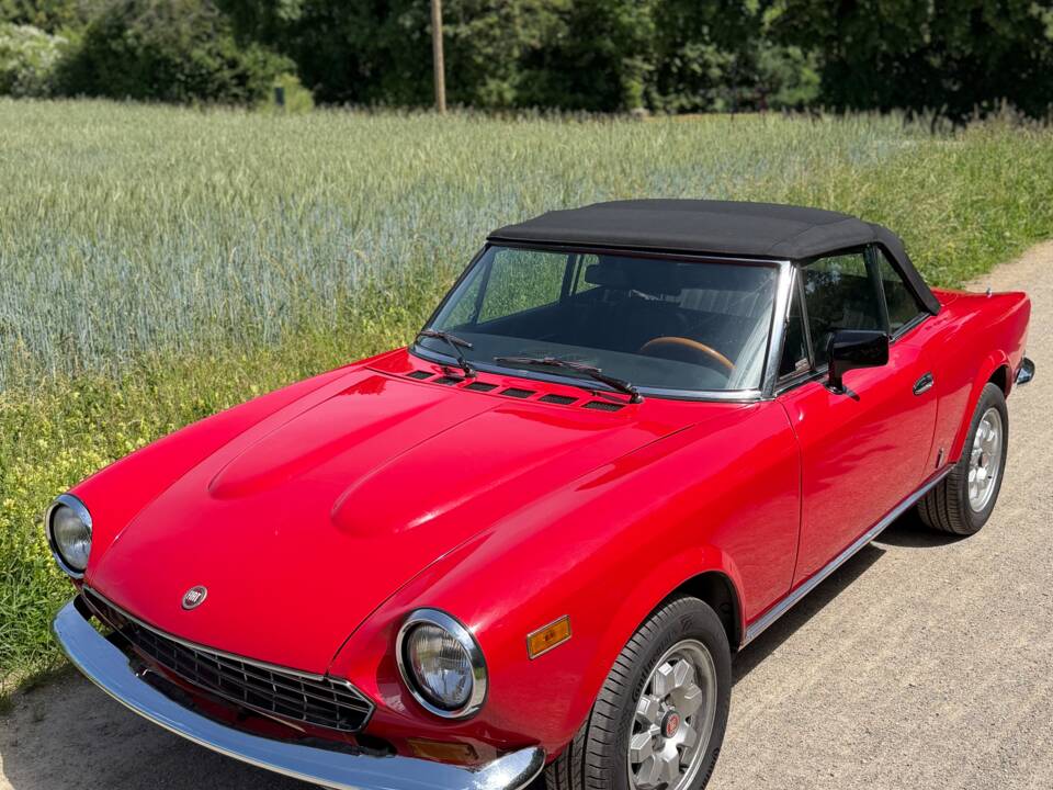 Image 42/51 of FIAT 124 Spider CS2 (1982)