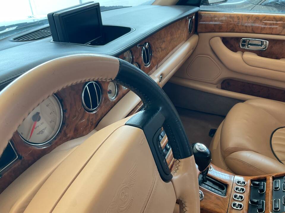 Bild 18/31 von Bentley Arnage Red Label (2000)
