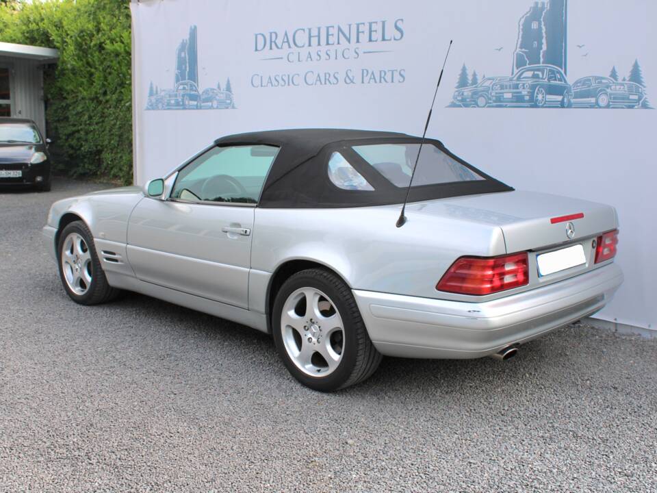 Image 3/50 of Mercedes-Benz SL 320 (2001)
