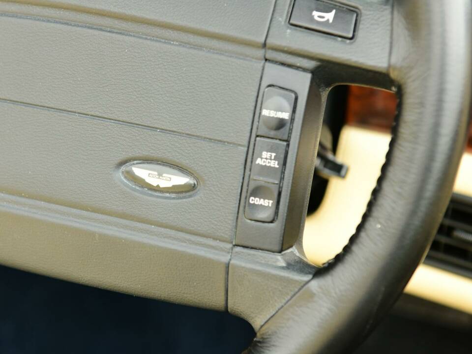 Image 30/50 of Aston Martin Virage Volante (1995)