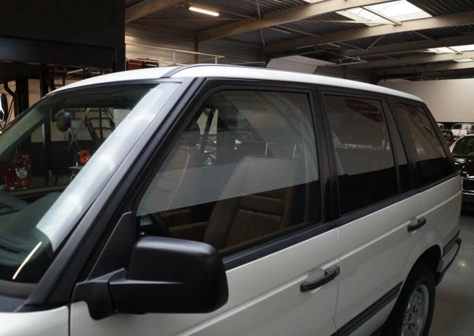 Bild 37/50 von Land Rover Range Rover 4.0 SE (1997)