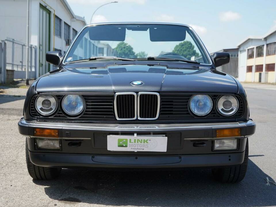 Image 2/19 de BMW 320i (1989)