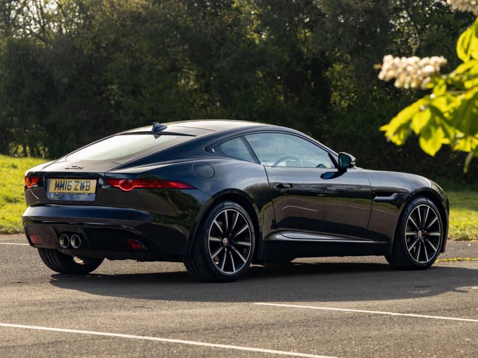 Image 3/45 of Jaguar F-Type (2016)