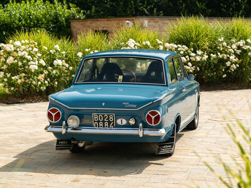 Image 4/50 of Ford Cortina GT (1965)