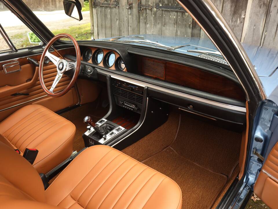 Image 13/73 of BMW 3.0 CSi (1973)