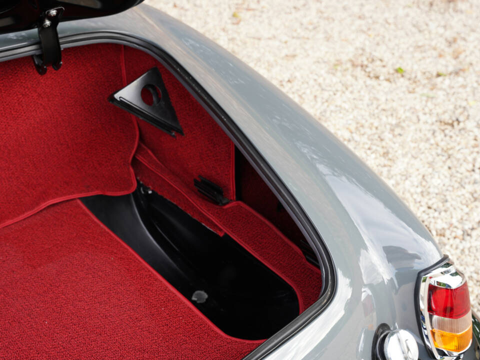 Image 20/50 of Mercedes-Benz 190 SL (1957)