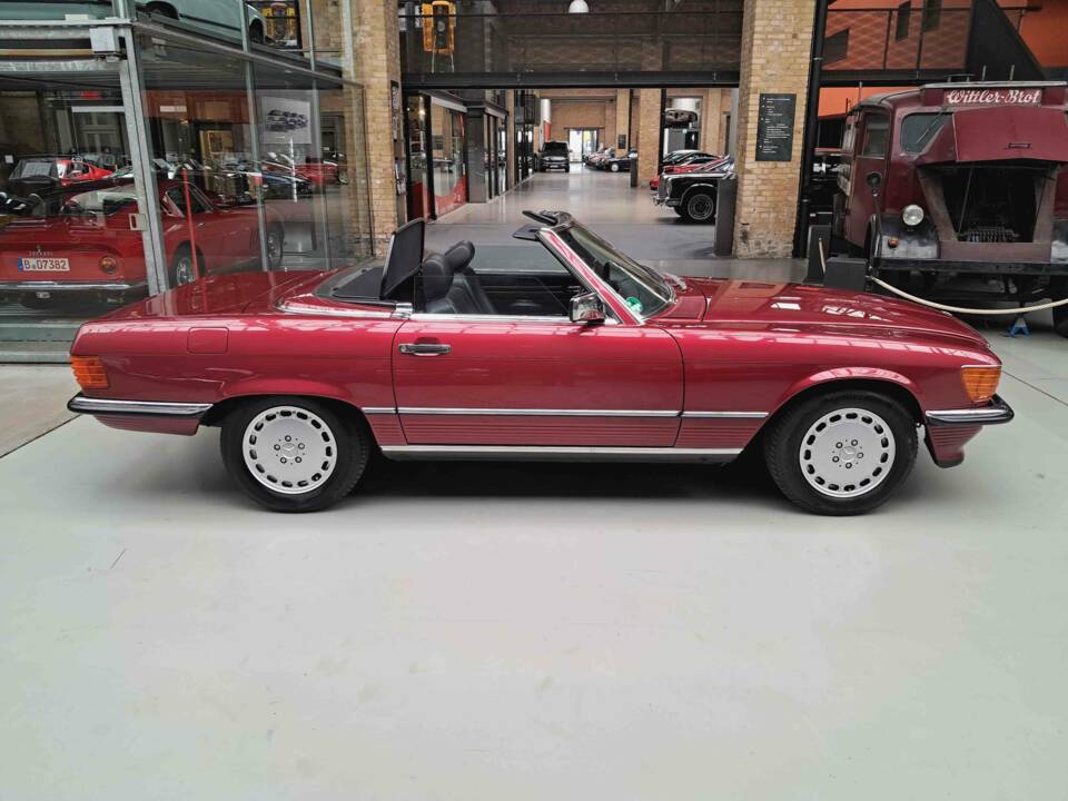 Immagine 19/26 di Mercedes-Benz 300 SL (1989)