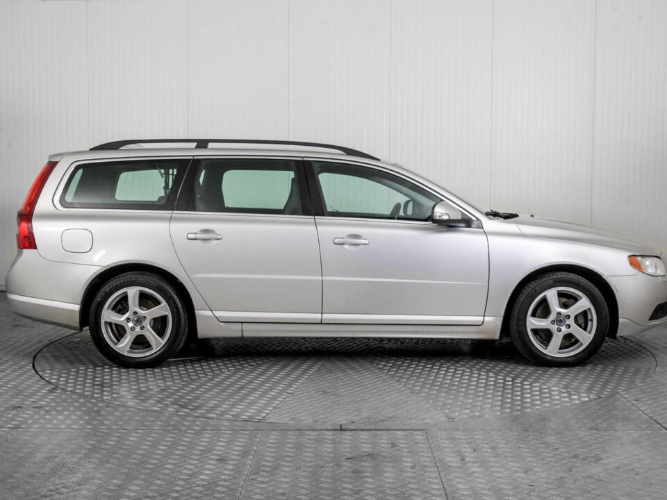 Image 10/50 de Volvo V70 D3 (2010)