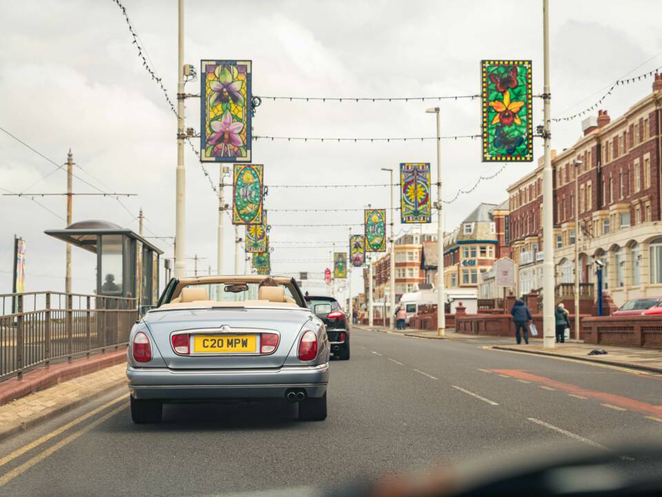 Immagine 13/38 di Rolls-Royce Corniche V (2001)