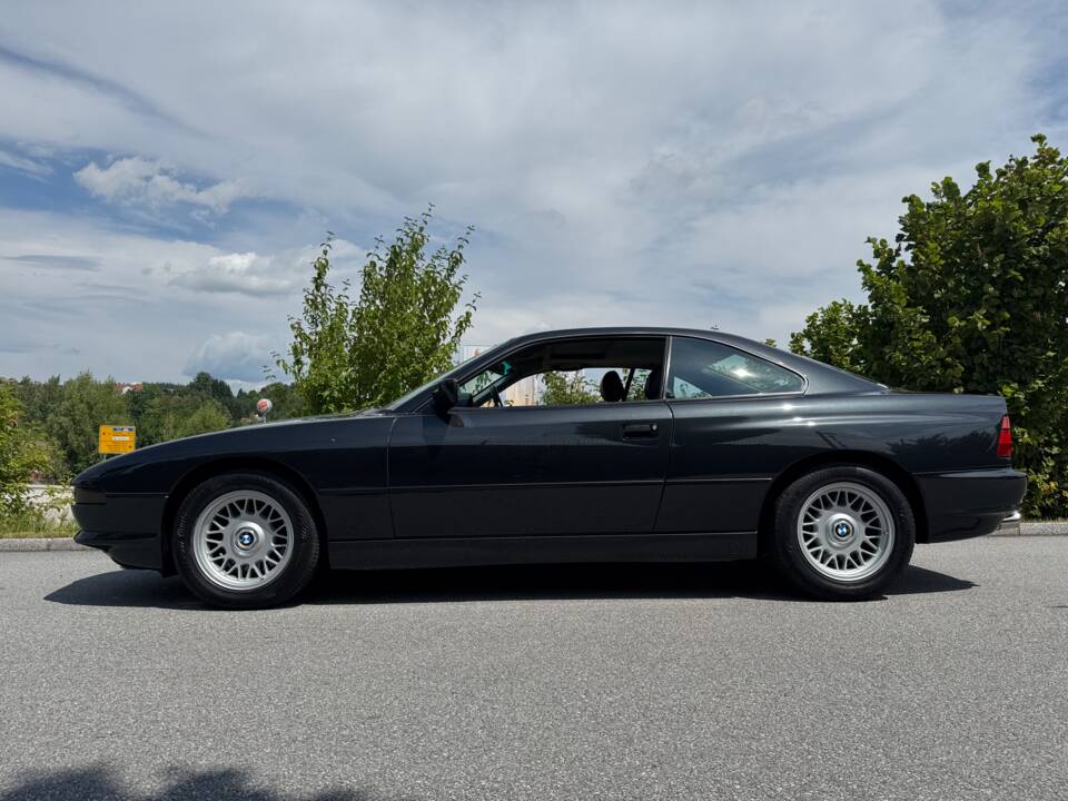 Image 2/37 of BMW 850i (1991)