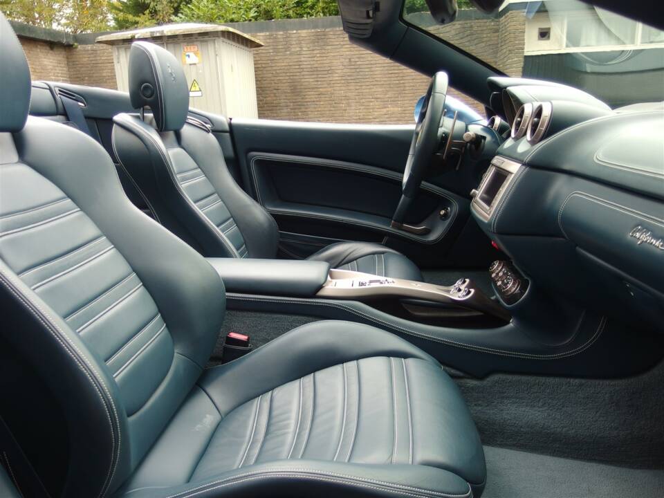 Image 30/49 of Ferrari California (2010)