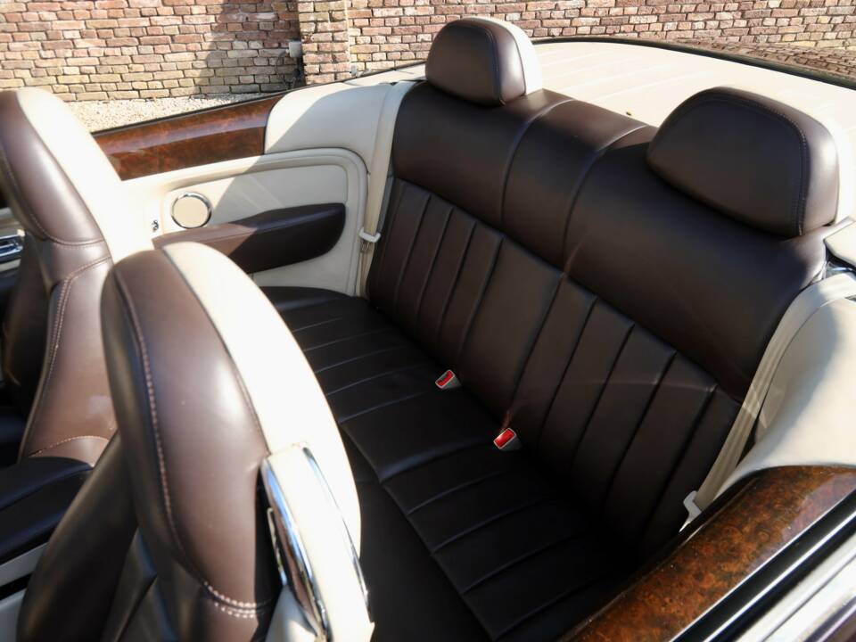 Image 31/50 de Bentley Azure (2008)