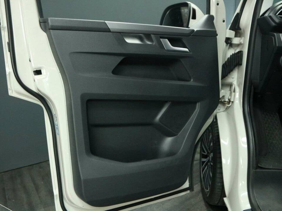 Image 9/50 of Volkswagen T6 Multivan 2.0 TDI (2020)