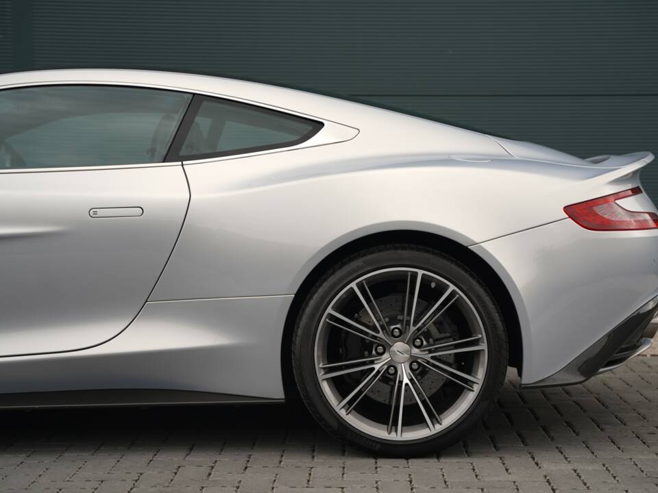 Image 10/50 of Aston Martin Vanquish (2014)