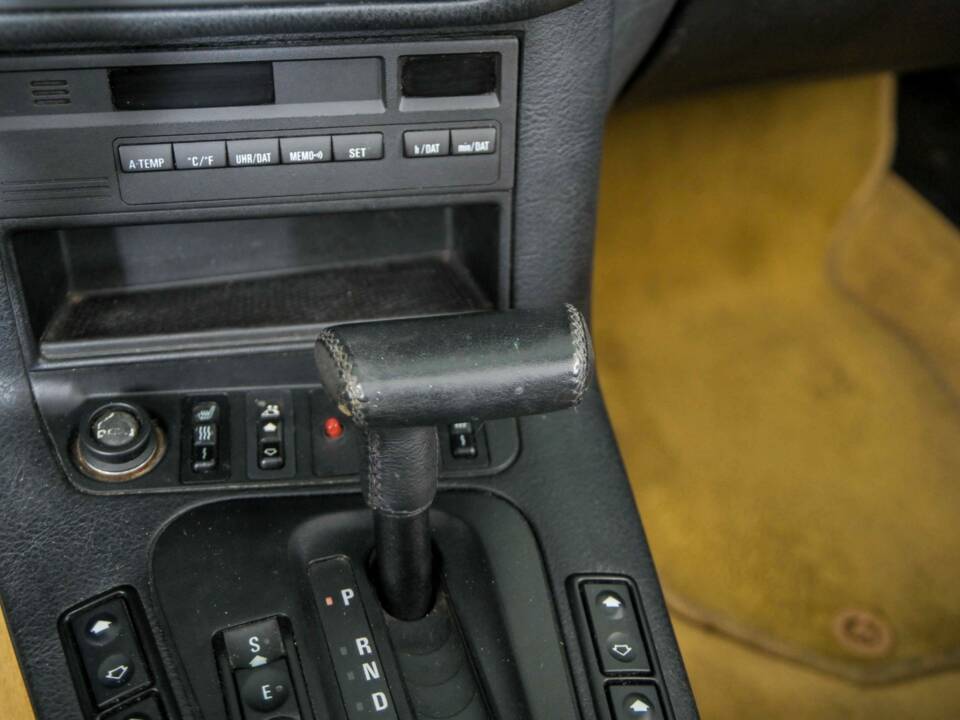 Bild 35/50 von BMW 318i (1996)