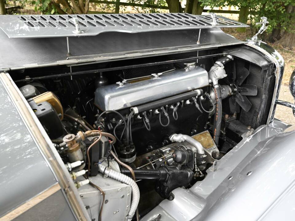 Image 24/50 of Alvis 4.3 Liter Saloon (1940)