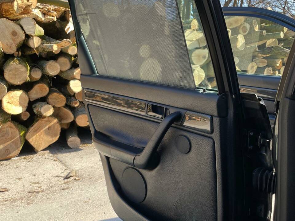 Image 30/34 of Audi S6 Avant (1996)