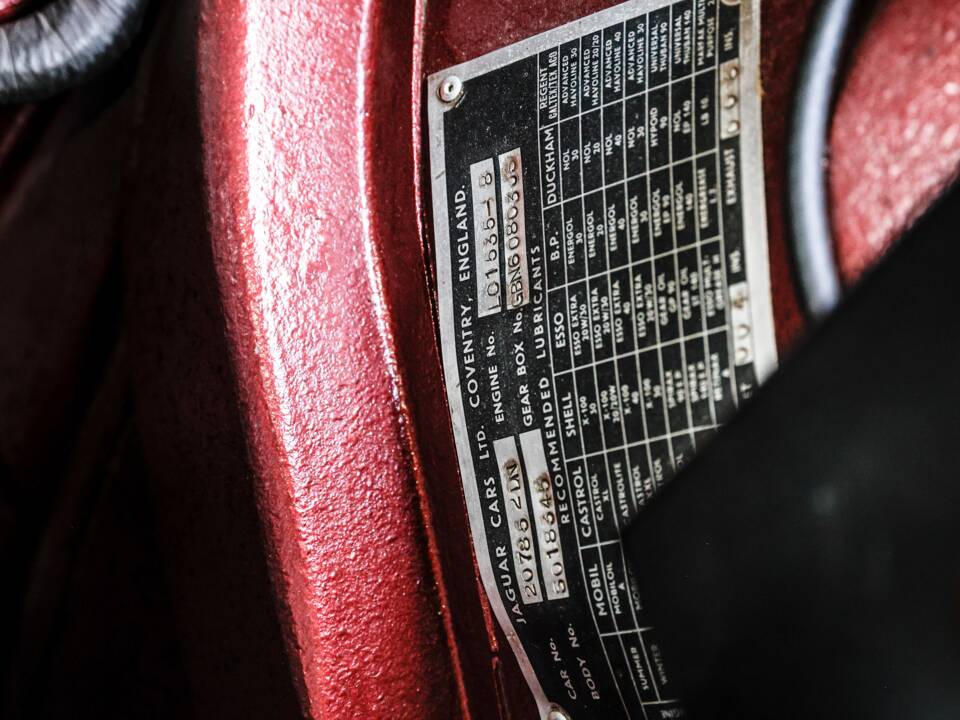 Image 40/42 of Jaguar Mk II 3.8 (1962)