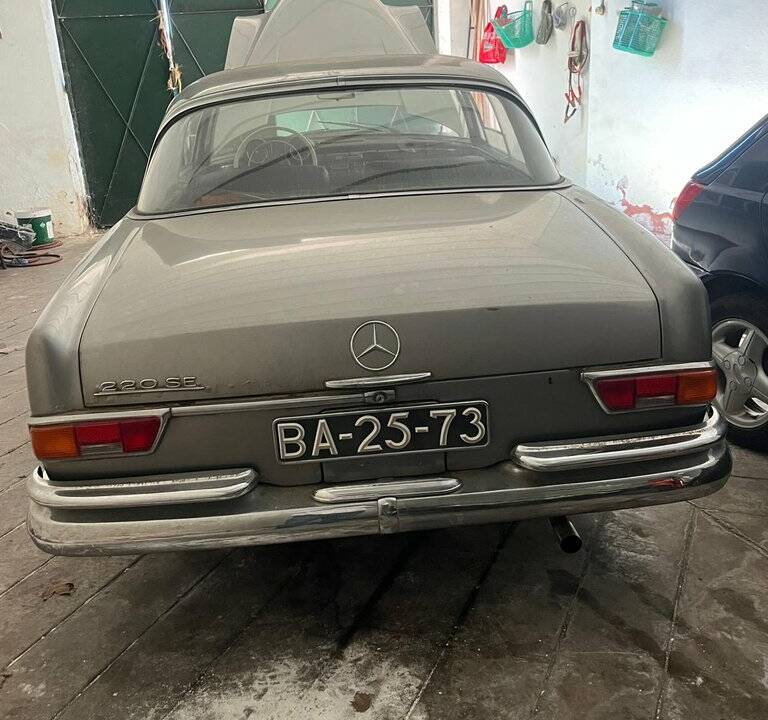 Afbeelding 5/8 van Mercedes-Benz 220 SE b (1961)