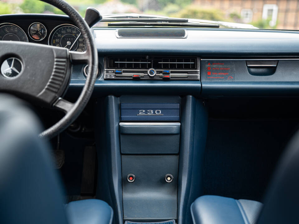Image 28/63 of Mercedes-Benz 230&#x2F;6 (1974)