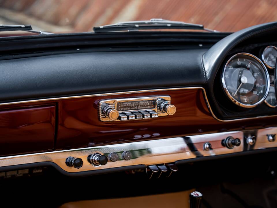 Image 28/51 of Maserati 3500 GTI Spyder Vignale (1963)