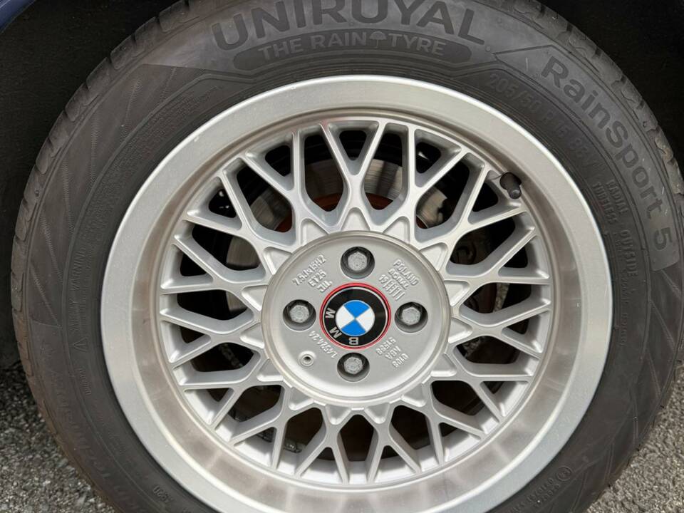 Bild 26/55 von BMW 320i (1991)