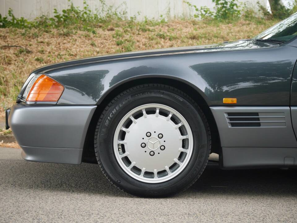 Immagine 5/47 di Mercedes-Benz 500 SL (1900)