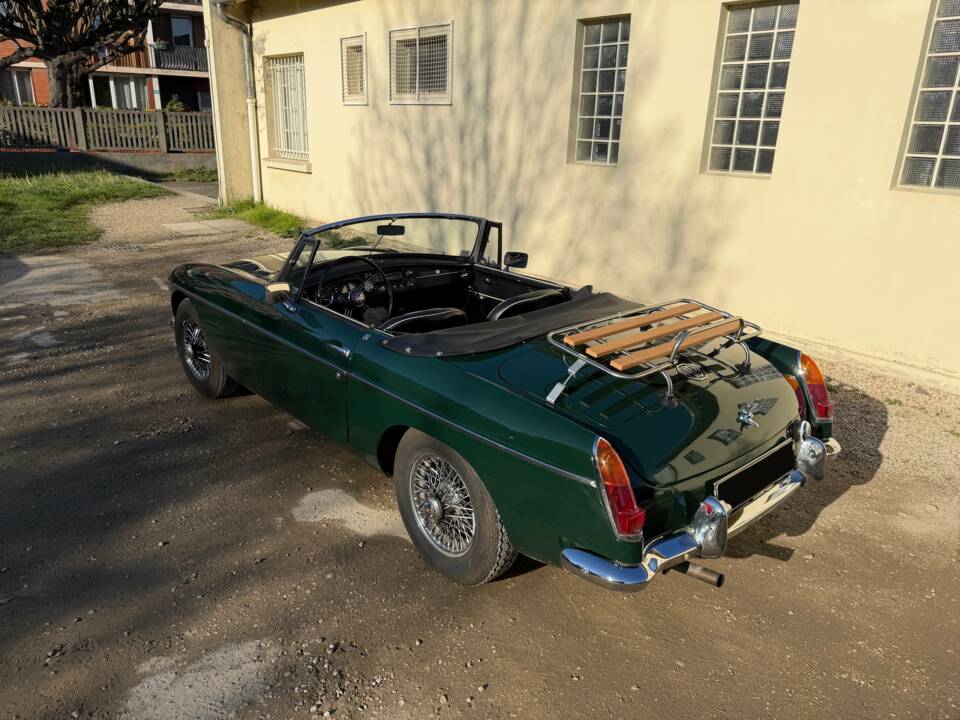 Image 7/12 of MG MGB (1964)