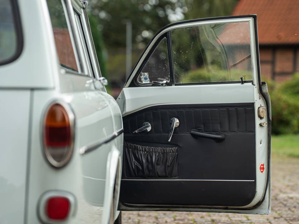 Bild 37/44 von Volvo P 221 (1968)