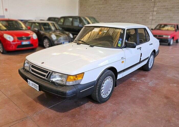 Bild 1/7 von Saab 900 2.0i 16V (1989)