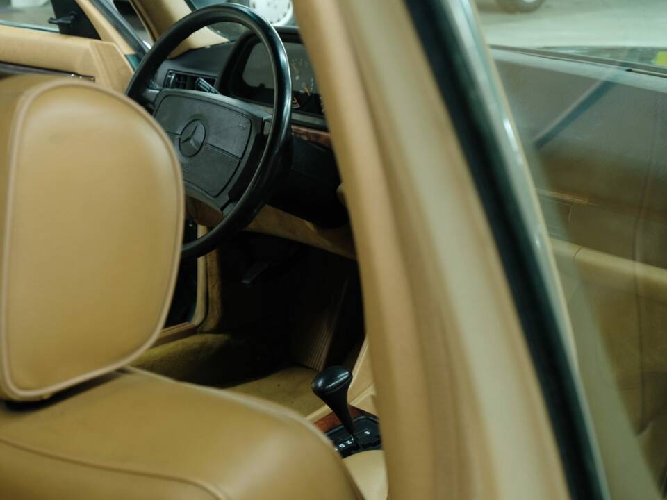 Bild 24/50 von Mercedes-Benz 420 SEL (1990)