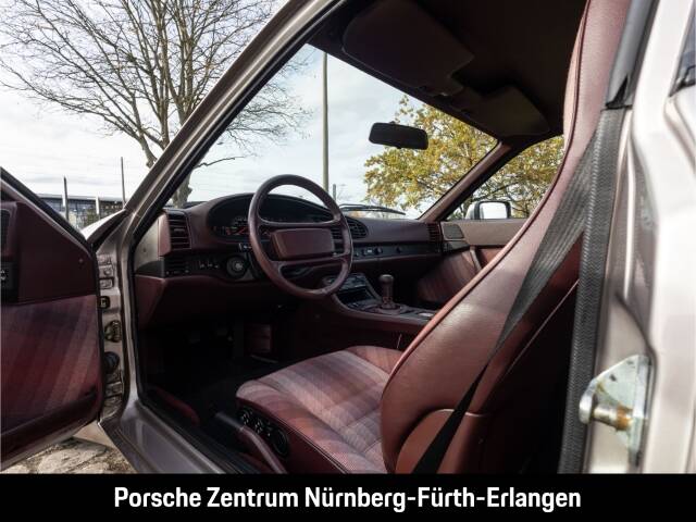 Immagine 30/39 di Porsche 944 Turbo (1988)