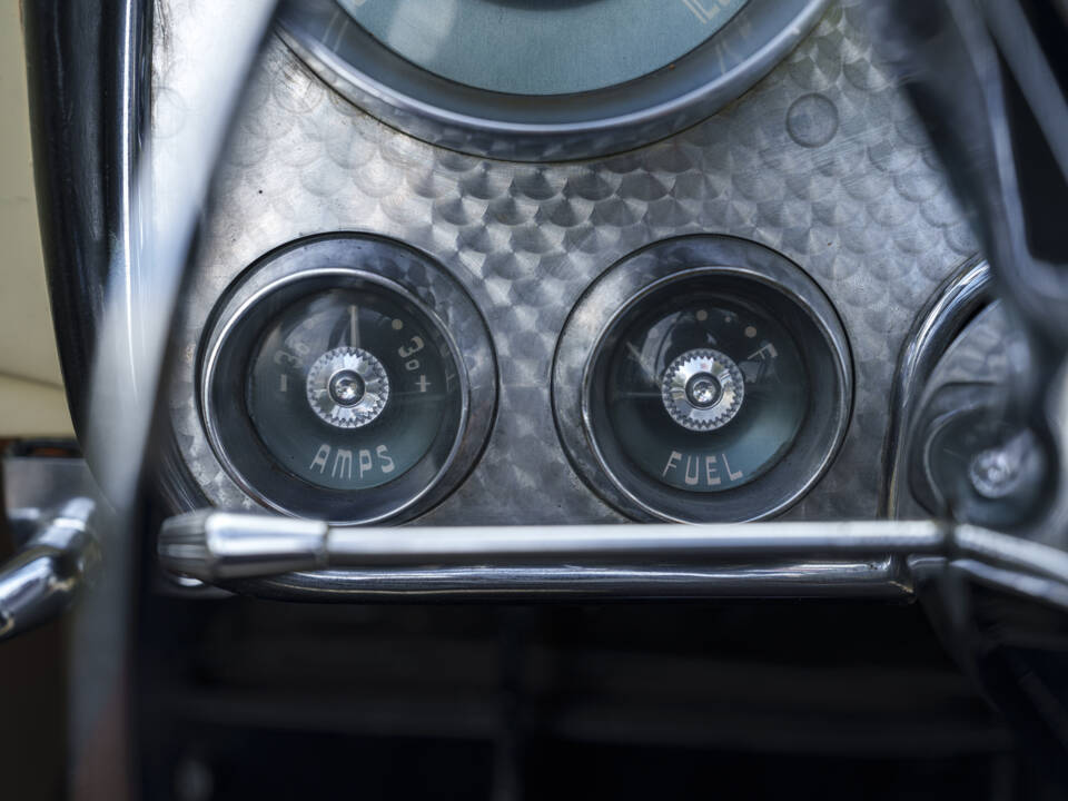 Image 20/28 of Dual-Ghia Convertible (1957)
