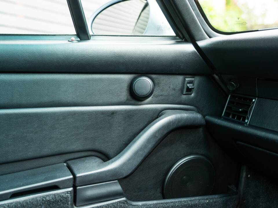 Image 27/60 of Porsche 911 Targa (1996)