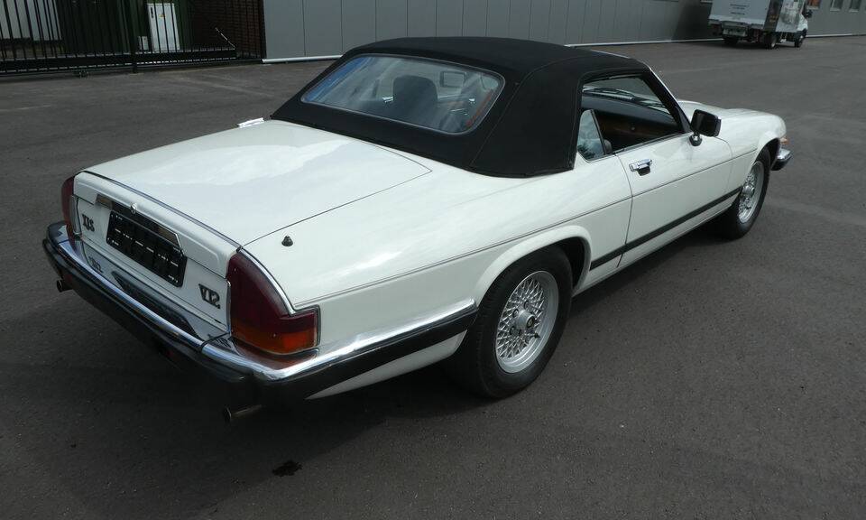 Image 8/8 of Jaguar XJS 5.3 V12 (1989)