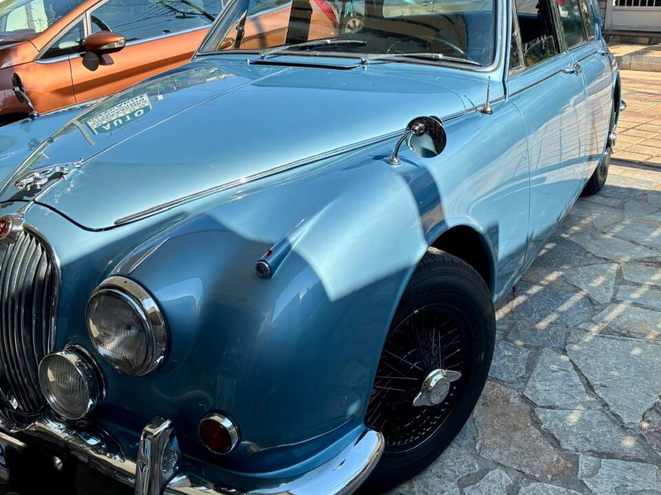 Image 7/38 of Jaguar Mk II 2.4 (1968)
