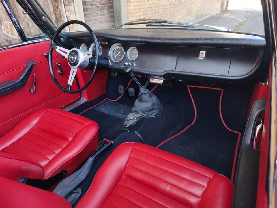 Image 15/28 of Alfa Romeo Giulia 1600 GTC (1966)
