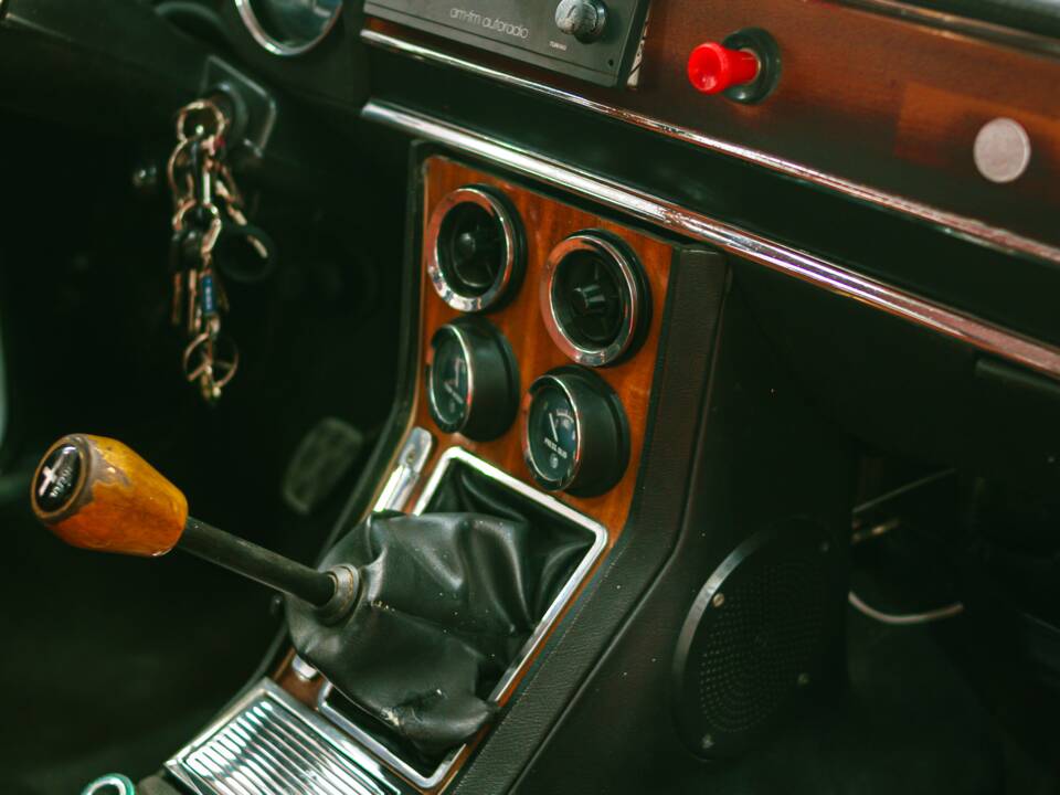 Bild 16/34 von Alfa Romeo Giulia Nuova Super 1600 (1979)