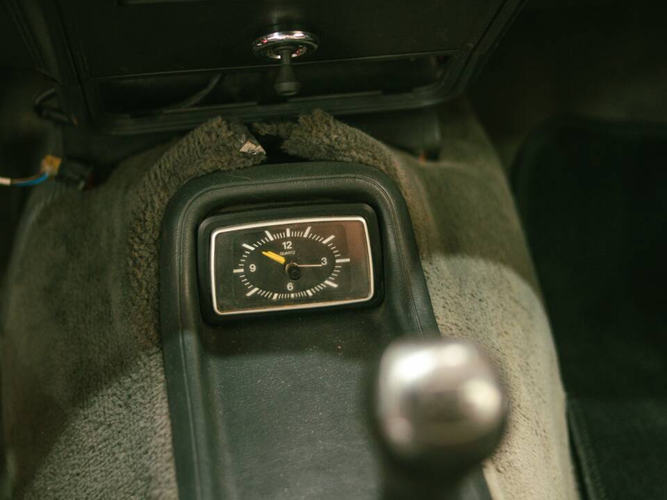 Image 25/34 of Ford Capri 2,8i (1981)