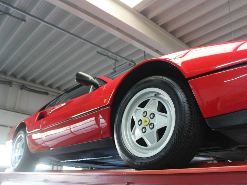 Image 17/50 of Ferrari 328 GTB (1989)
