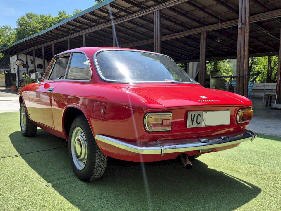 Afbeelding 16/63 van Alfa Romeo Giulia GT 1300 Junior (1971)