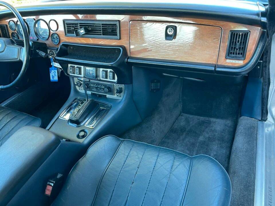 Immagine 14/19 di Jaguar XJ 12 (1982)