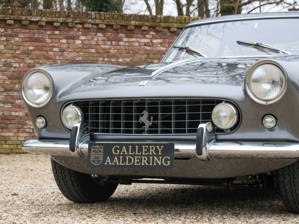 Image 42/50 of Ferrari 250 GT/E (1962)
