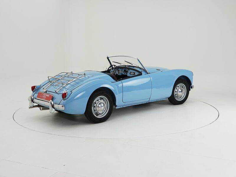 Image 2/15 of MG MGA 1500 (1957)