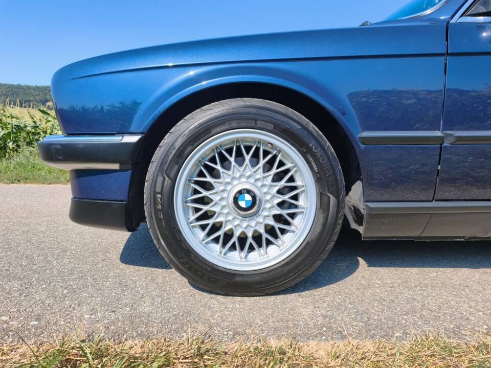 Afbeelding 25/26 van BMW 325i (1989)