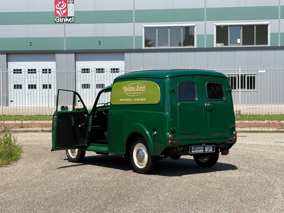 Image 4/16 of Morris Minor 1000 Traveller (1969)